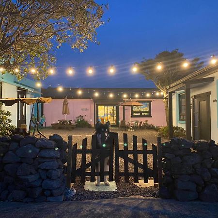 Lefthander Guesthouse Jeju by Eksteriør bilde
