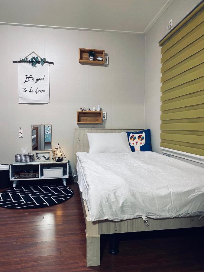 Lefthander Guesthouse Jeju by Eksteriør bilde